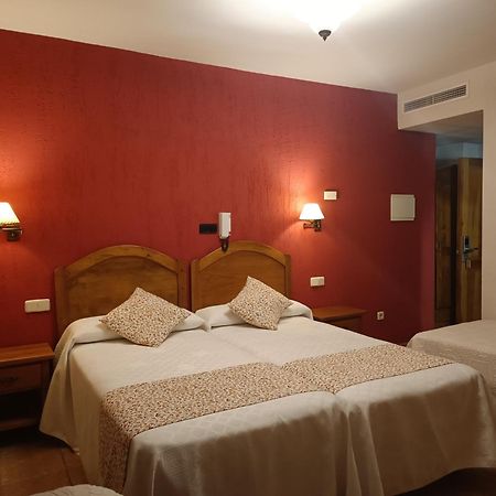 Hostal Decerca Prádena Kamer foto