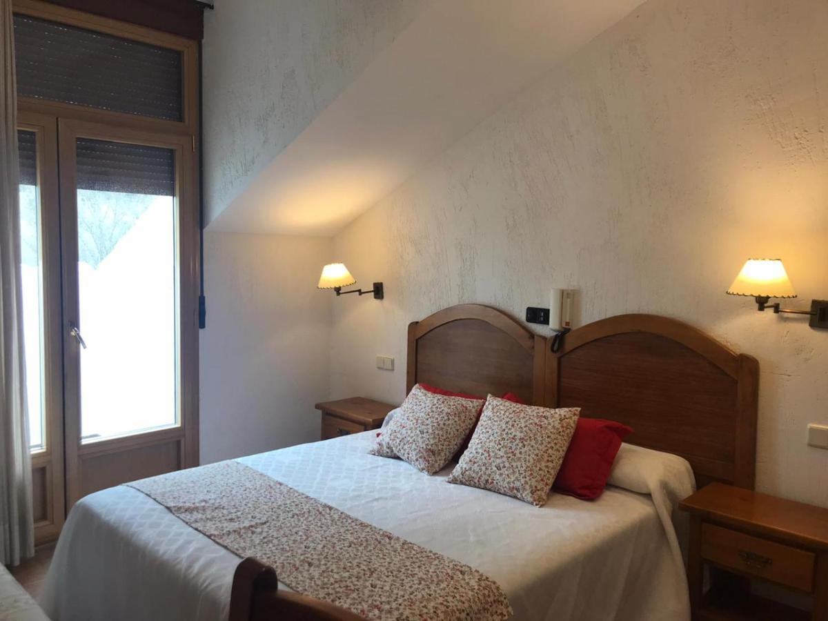 Hostal Decerca Prádena Kamer foto