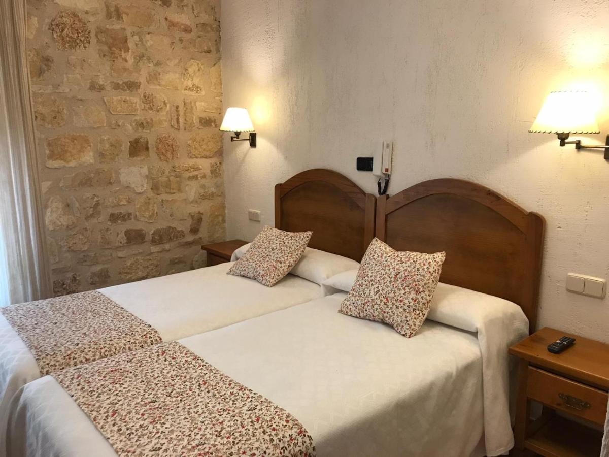 Hostal Decerca Prádena Buitenkant foto
