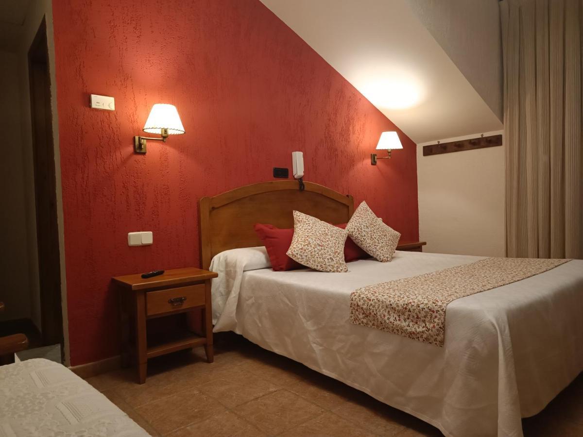 Hostal Decerca Prádena Buitenkant foto