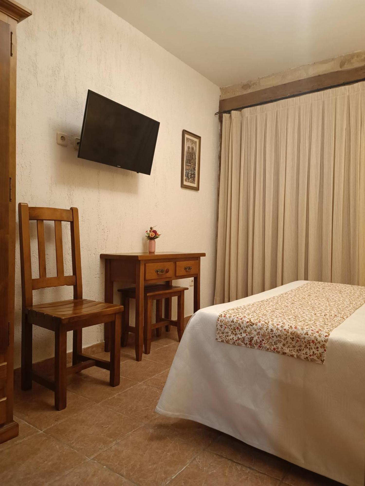 Hostal Decerca Prádena Kamer foto