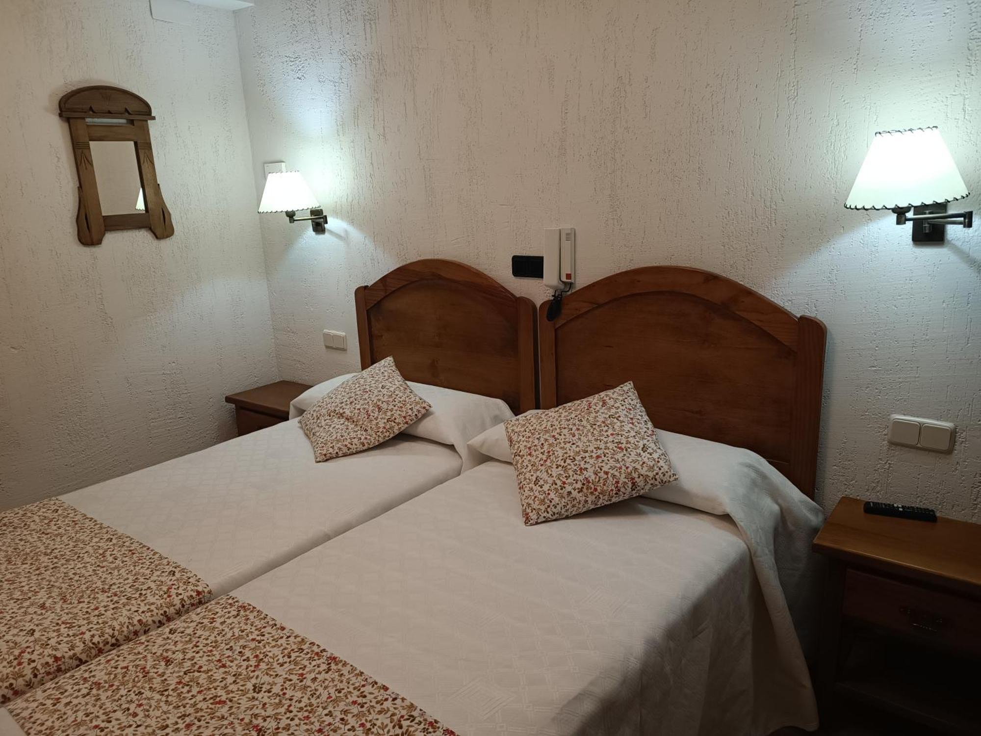 Hostal Decerca Prádena Kamer foto